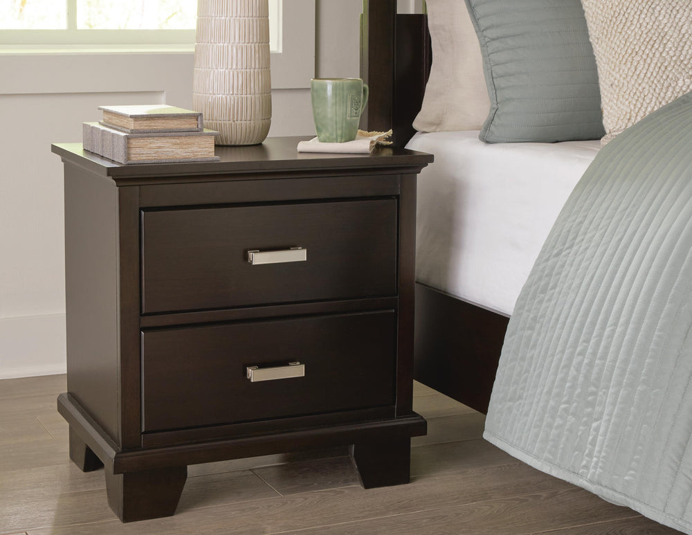 Covetown Full Panel Bed, Chest and Nightstand - Dark Brown (17)