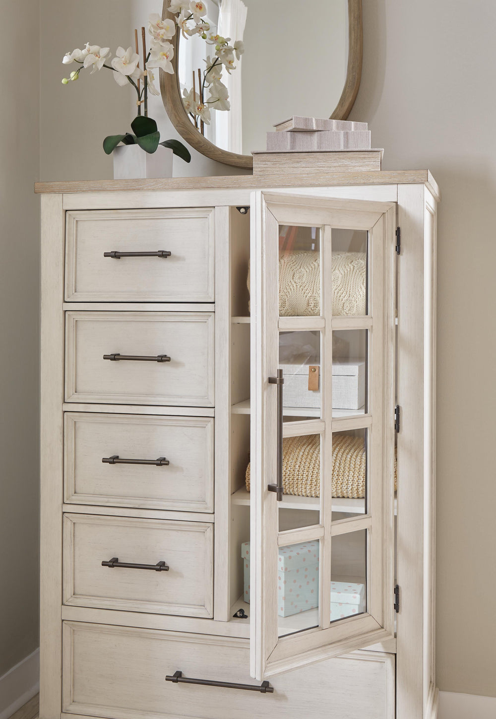 Shaybrock Door Chest - White (7)