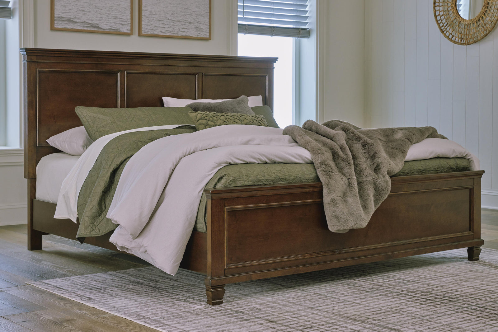 Danabrin King Panel Bed - Dark Brown (2)
