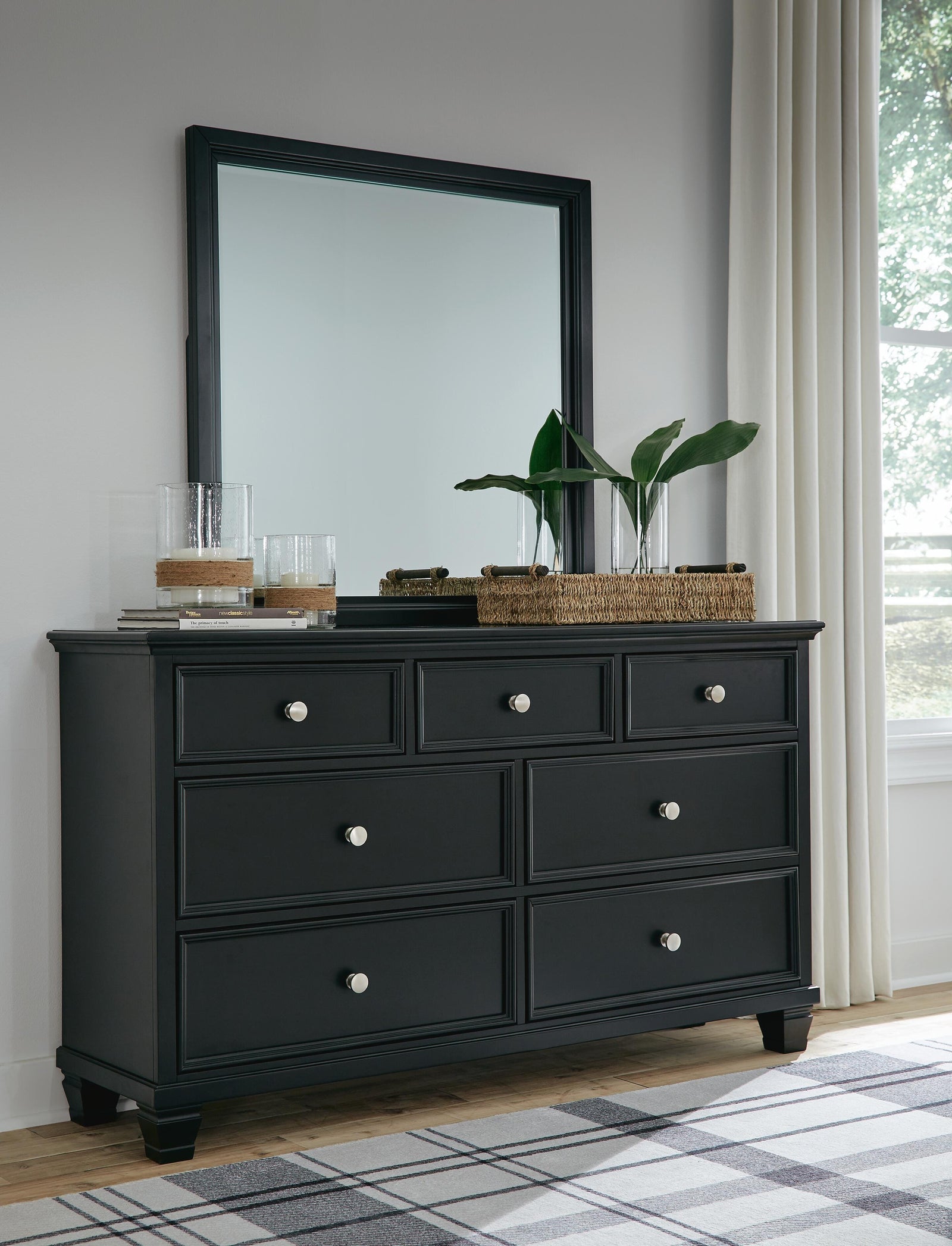 Lanolee Dresser and Mirror - Black (2)