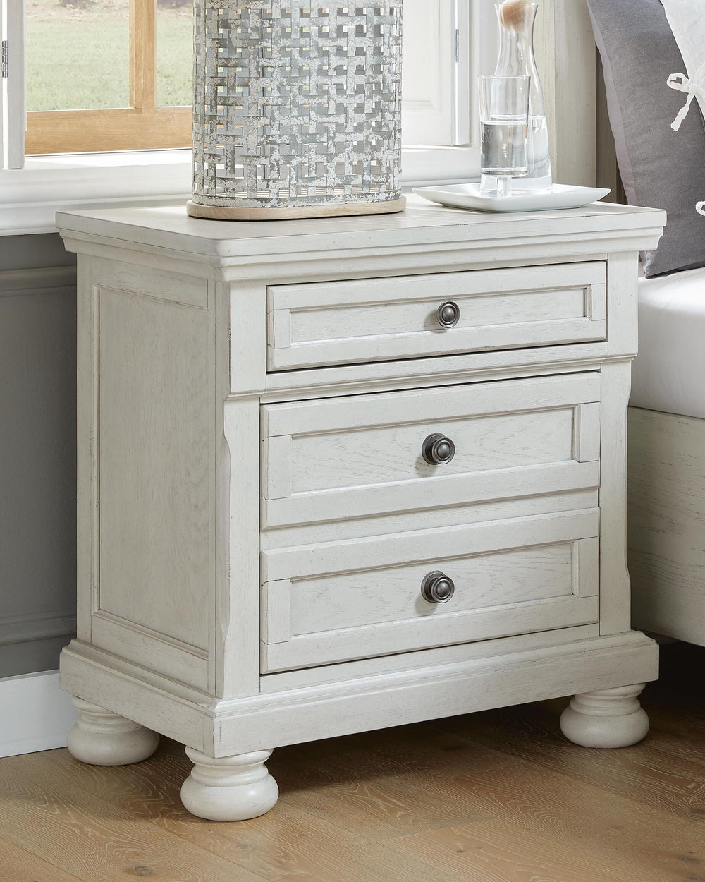 Robbinsdale King Storage Bed and 2 Nightstands - Antique White (13)