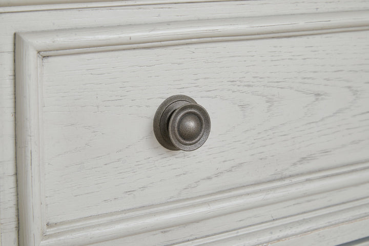 Robbinsdale Chest of Drawers - Antique White (8)