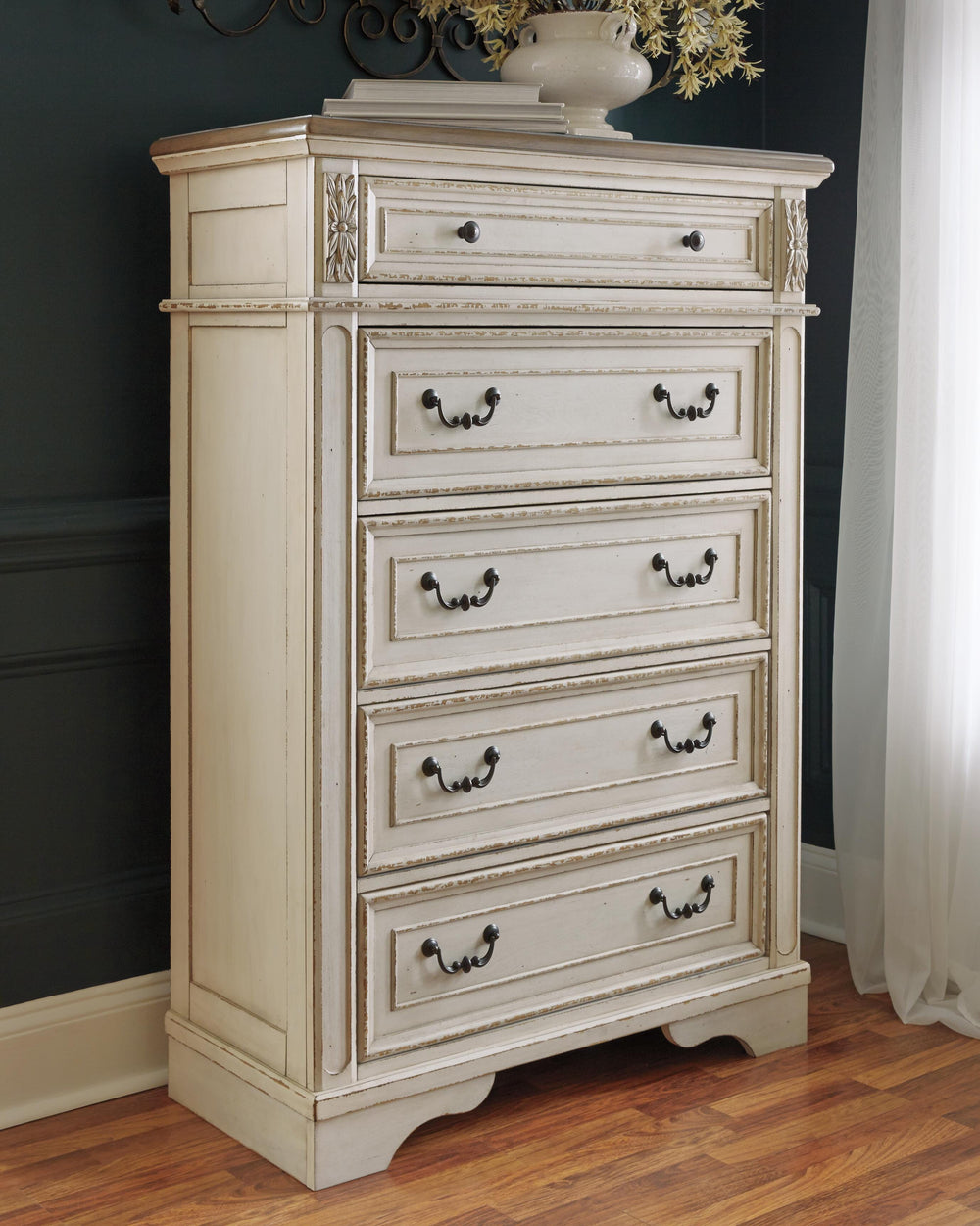 Realyn Queen Upholstered Sleigh Bed and Chest - Two-tone (13)