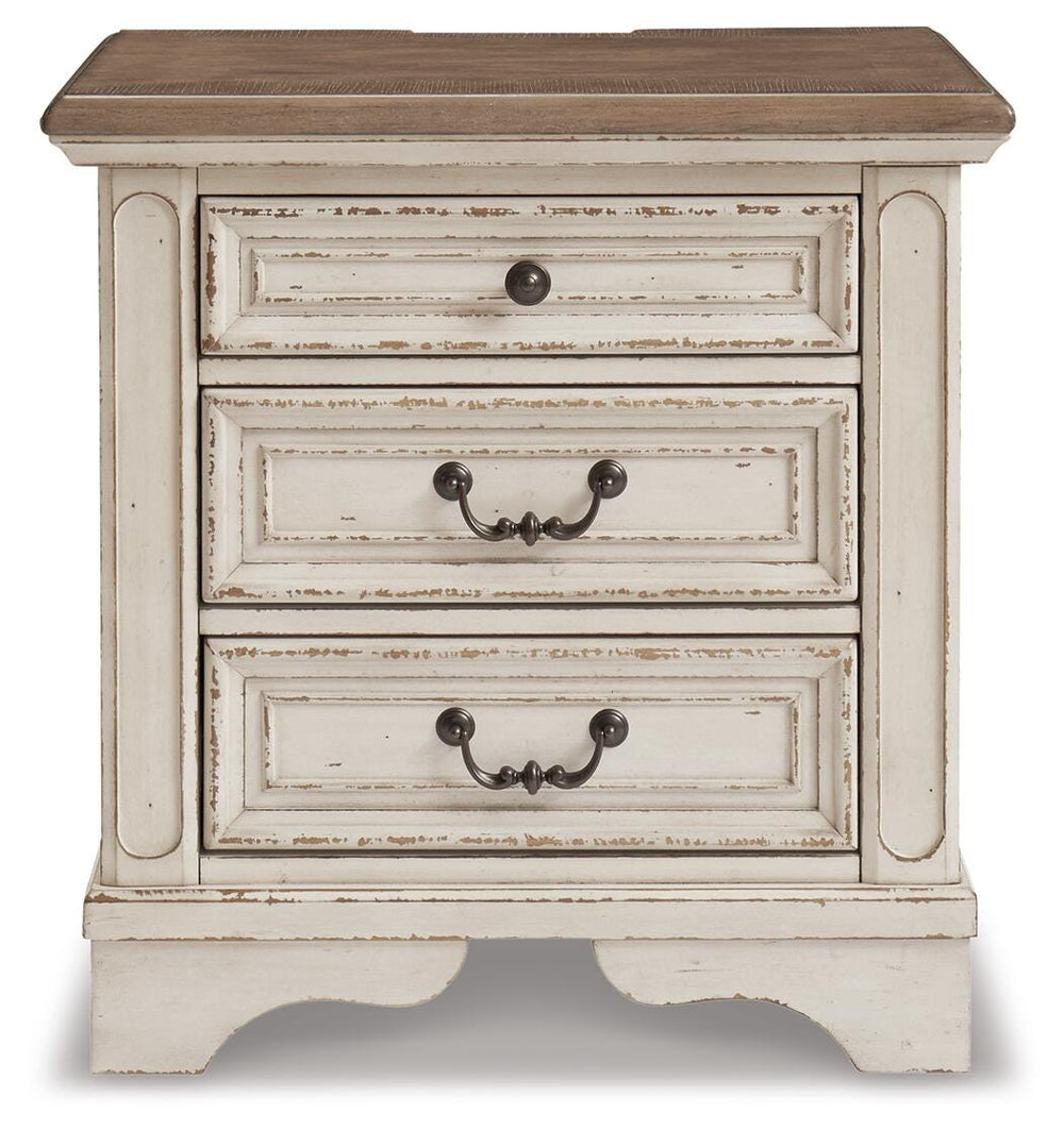 Realyn Queen Panel Bed, Dresser, Mirror and 2 Nightstands - Two-tone (8)
