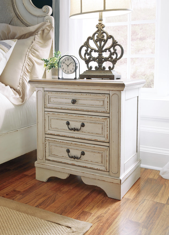 Realyn Queen Upholstered Storage Bed, Dresser, Chest and Nightstand (20)