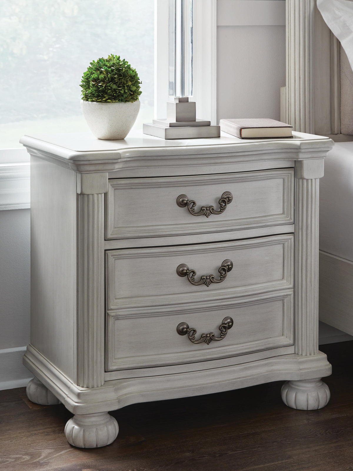 Montelaine Nightstand - White (2)