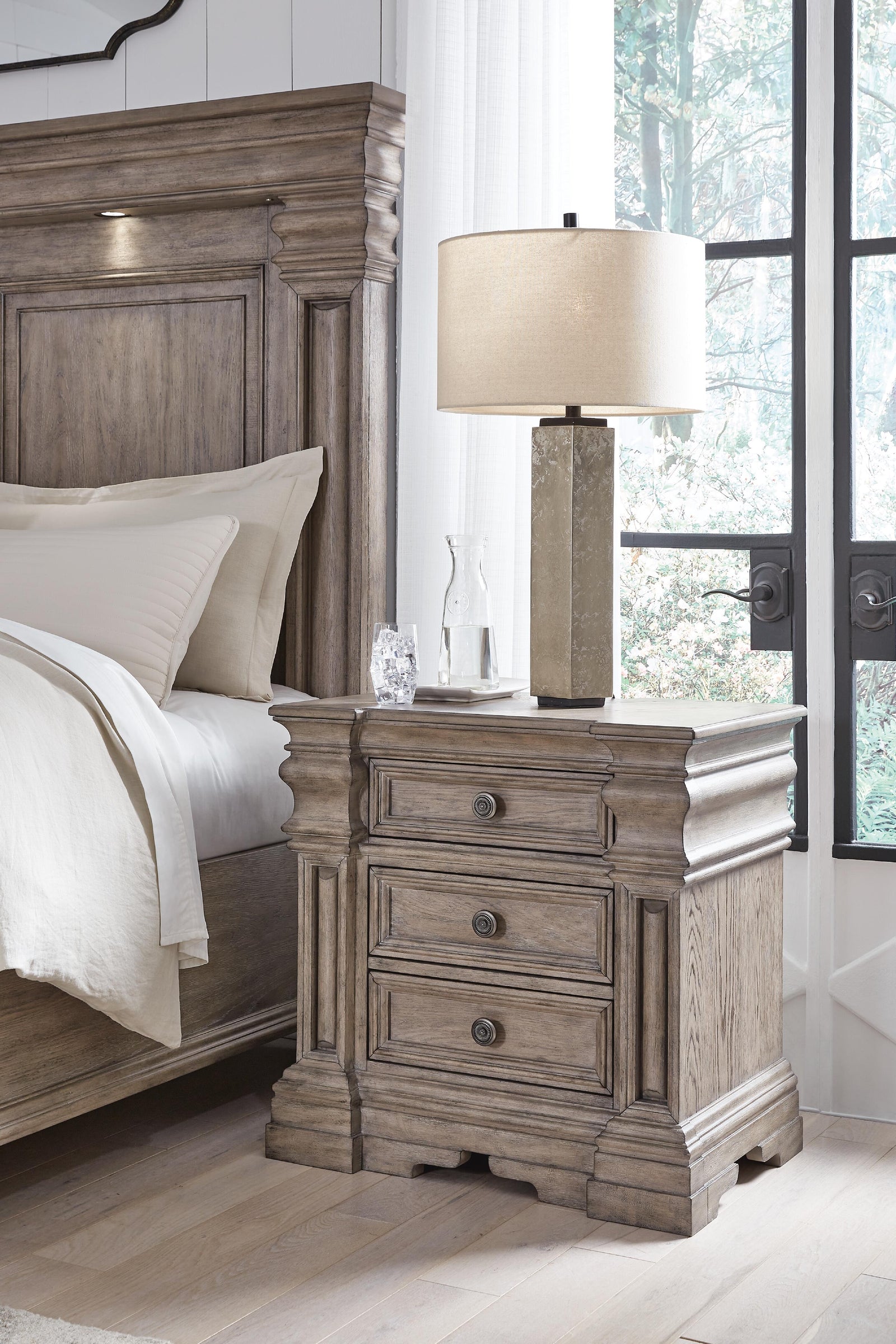 Blairhurst Nightstand - Light Brown (2)