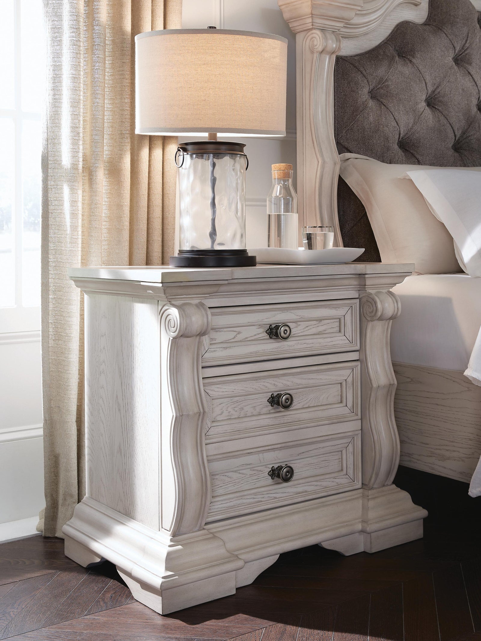 Bruchandi Nightstand - Gray (2)