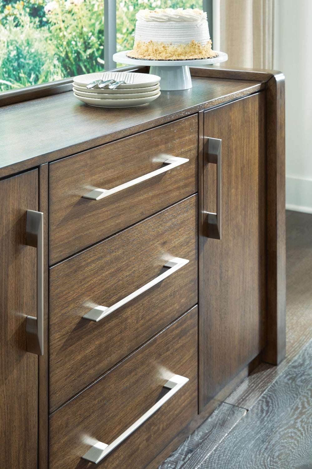Marxmore Dining Server - Brown (7)