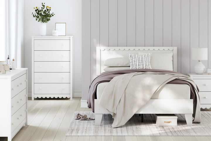Hallityn Chest of Drawers - White (11)