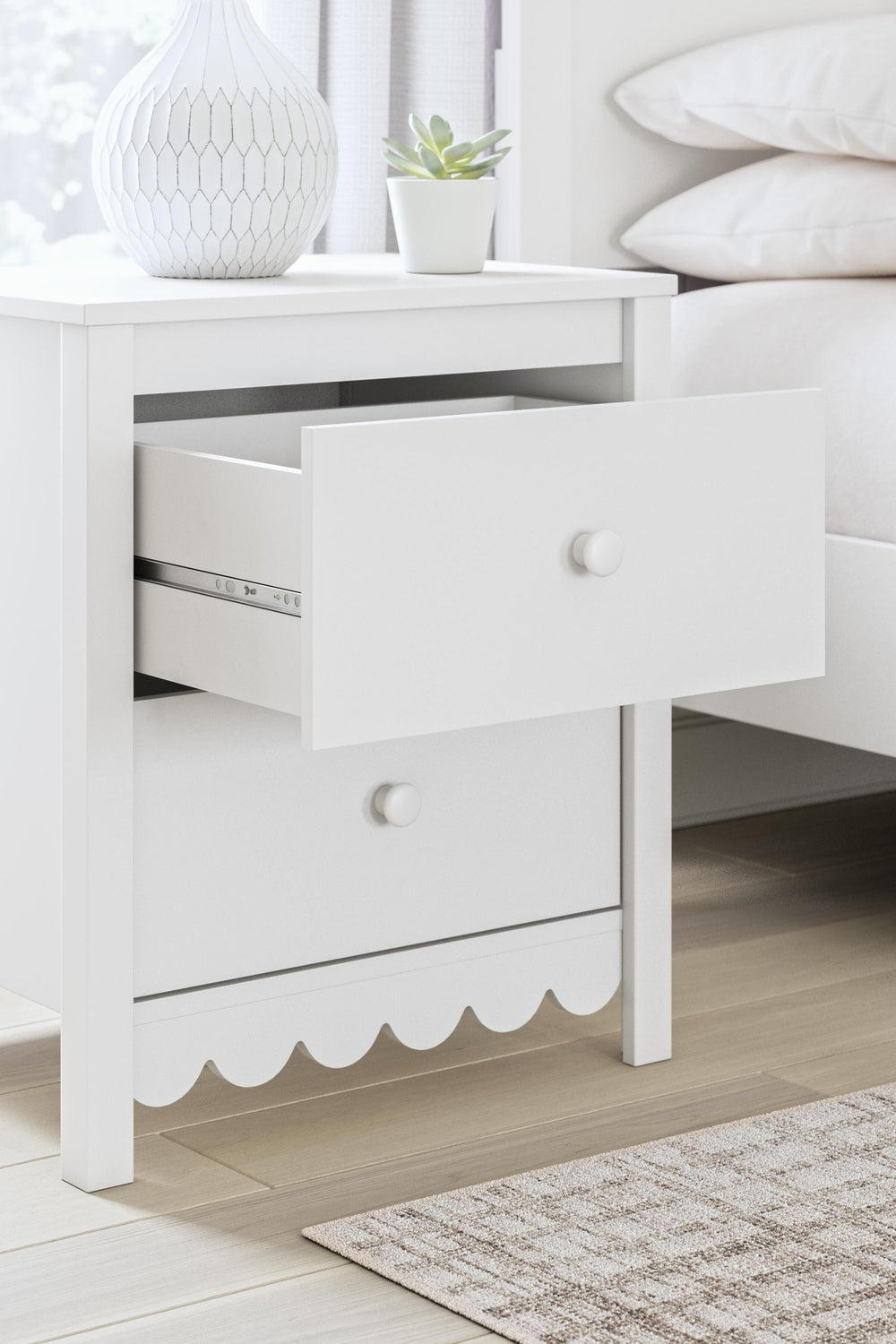 Hallityn Nightstand - White (11)