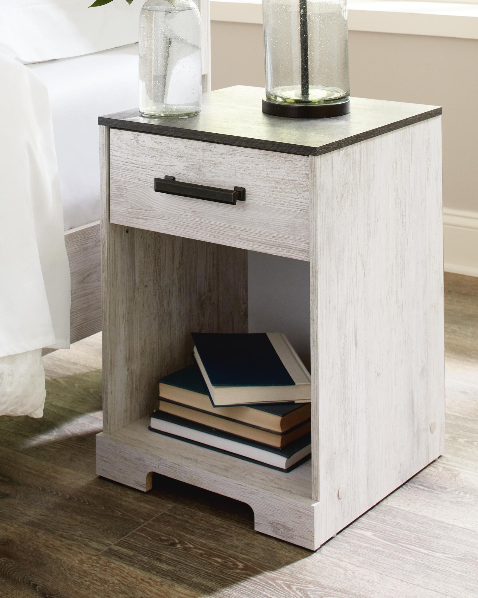 Shawburn Nightstand - White (2)