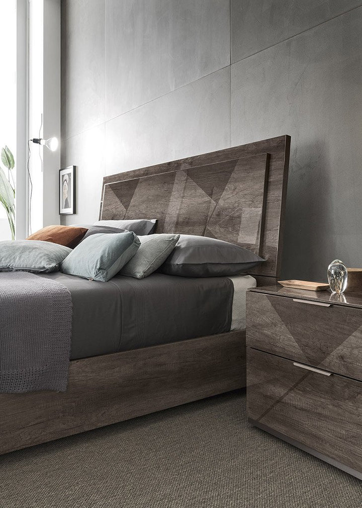ALF Italia Favignana platform bed in surfaced oak