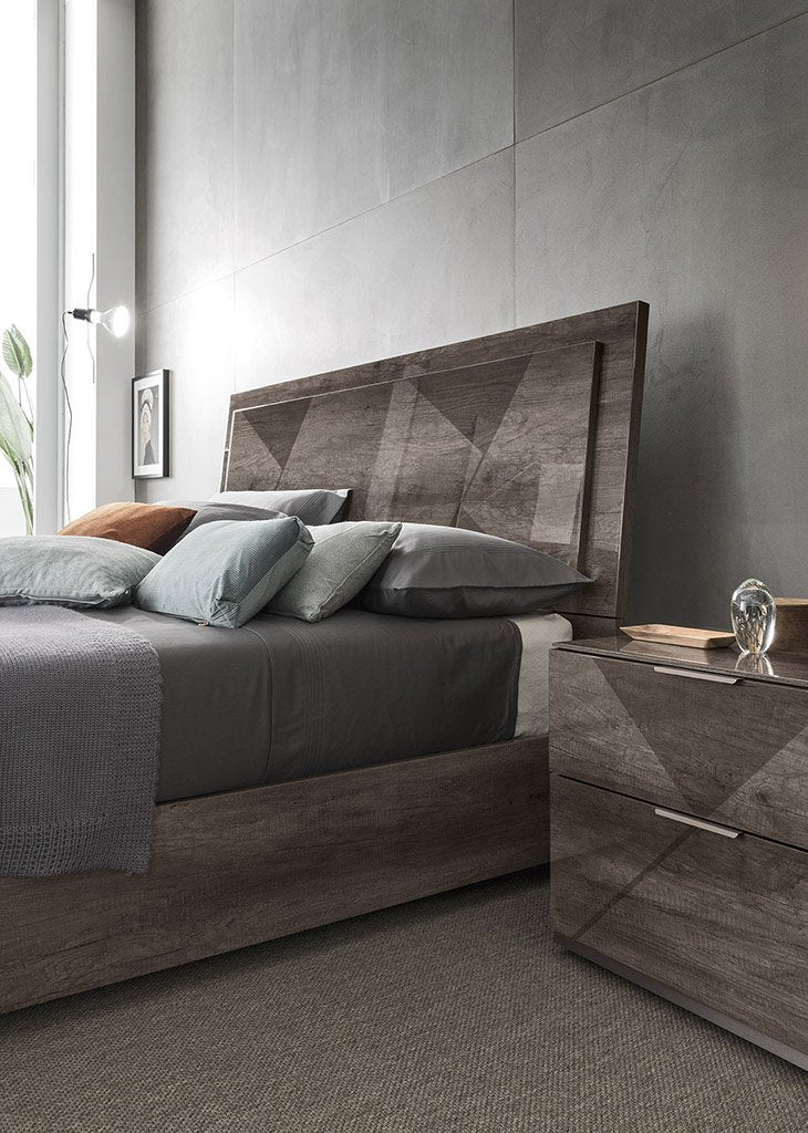 ALF Italia Favignana platform bed in surfaced oak