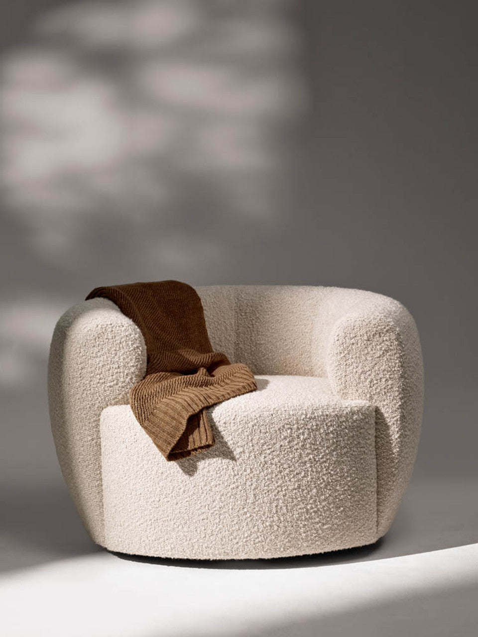 kensington-swivel-chair-by-american-leather
