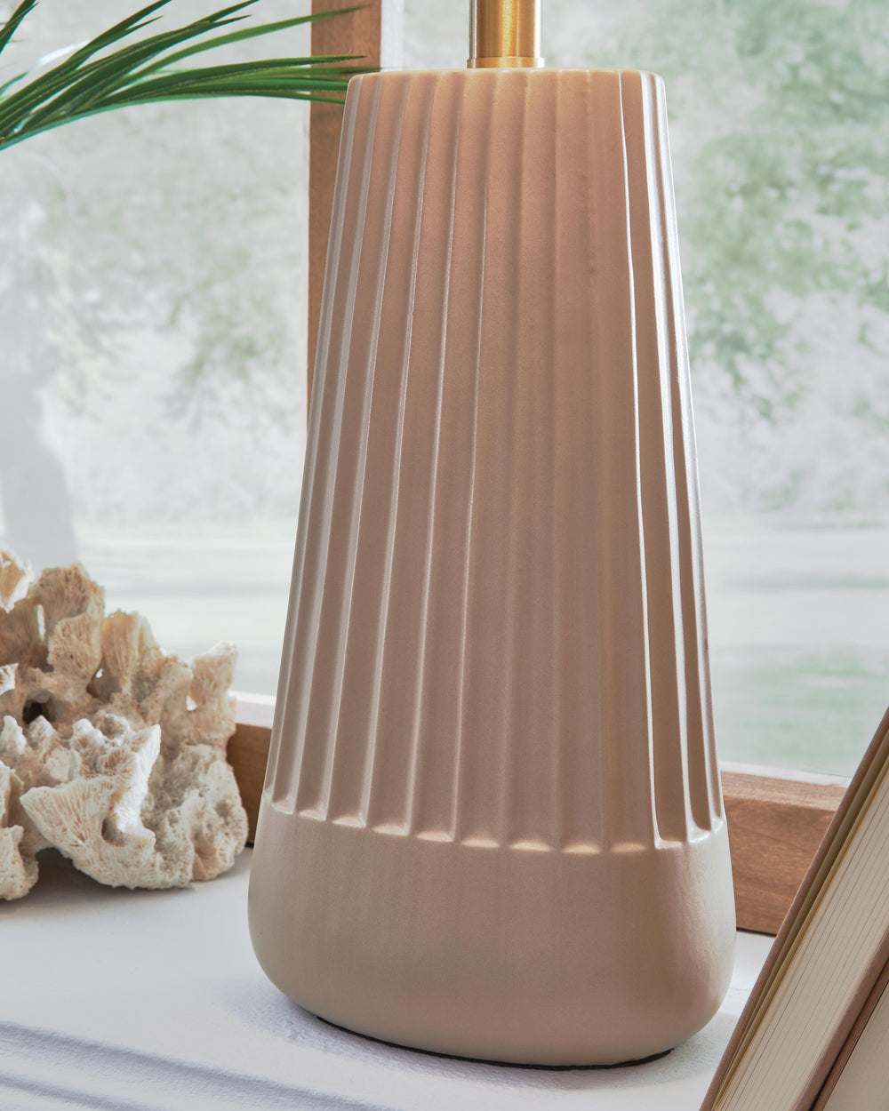 Dellner Table Lamp - Mocha (3)
