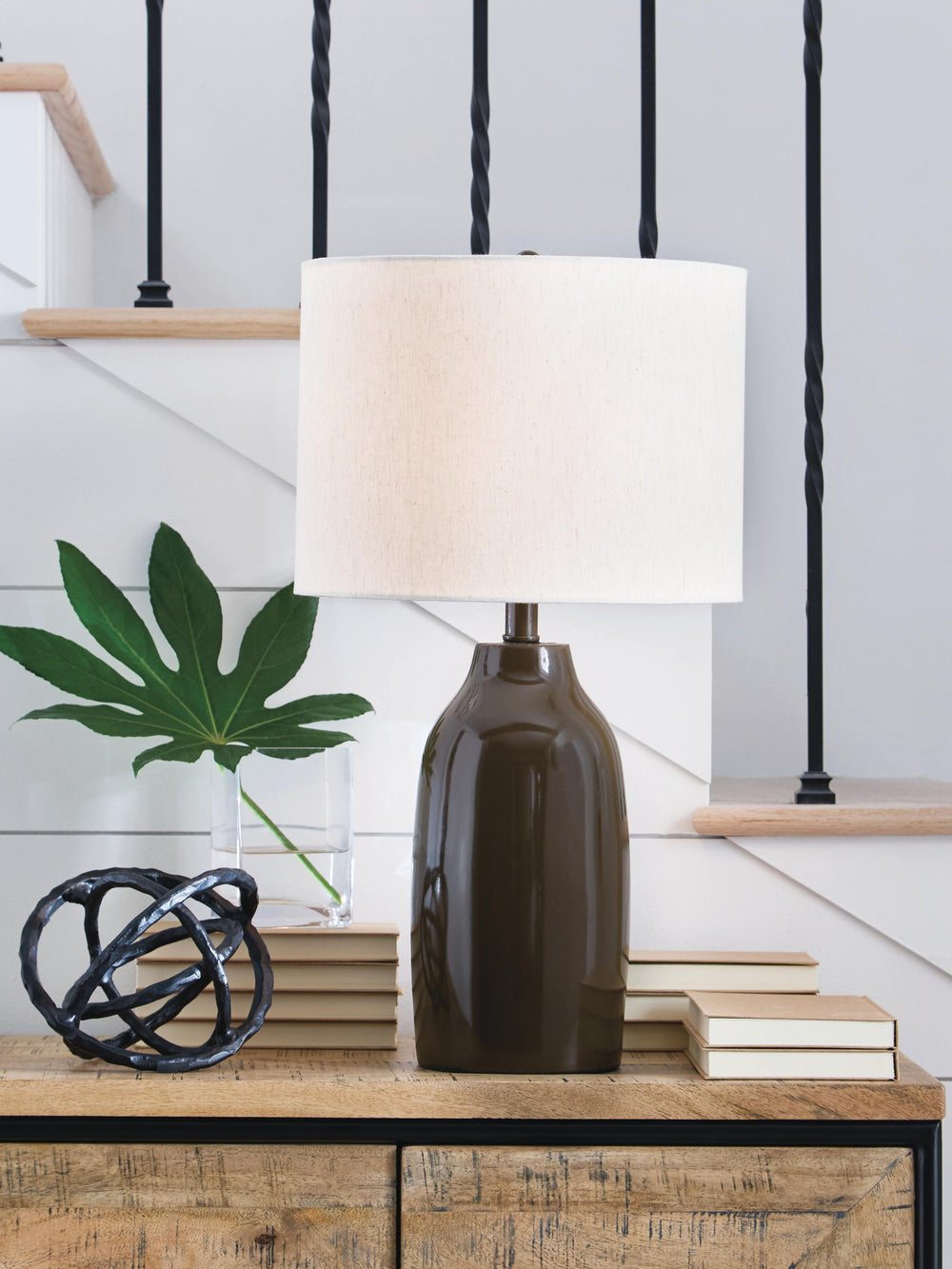 Jyler Table Lamp - Brown (2)