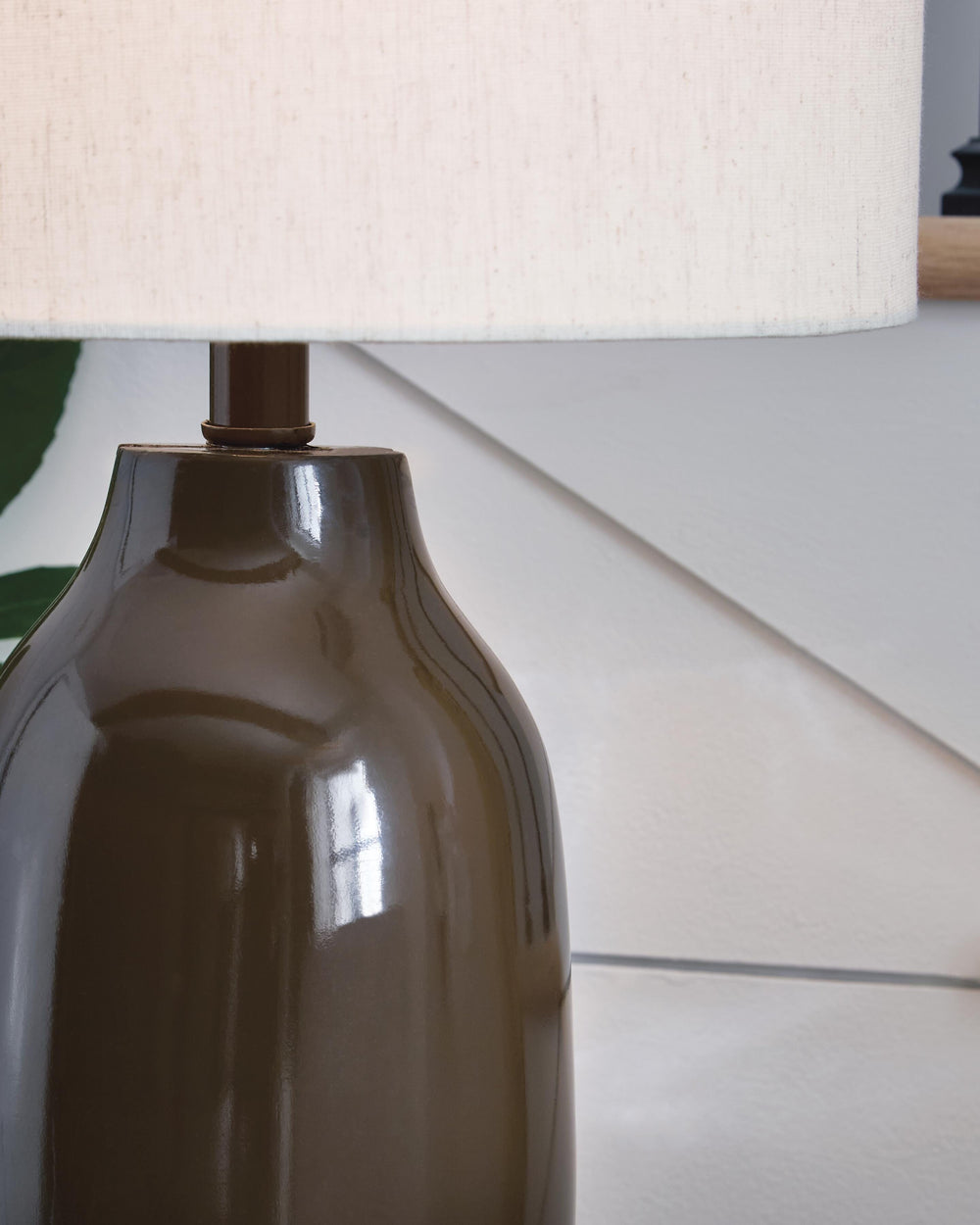 Jyler Table Lamp - Brown (3)