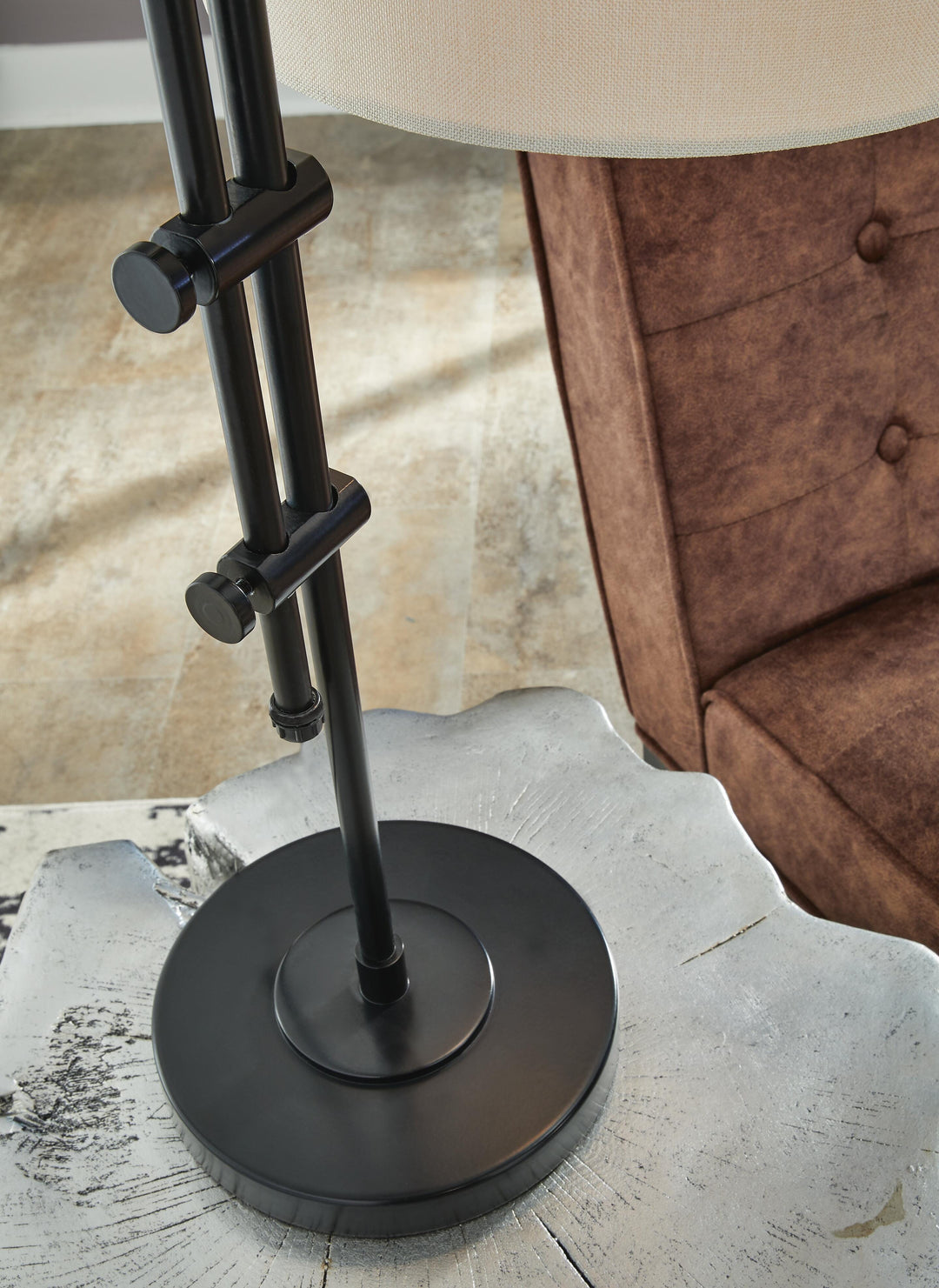 Baronvale Accent Lamp - Black (3)