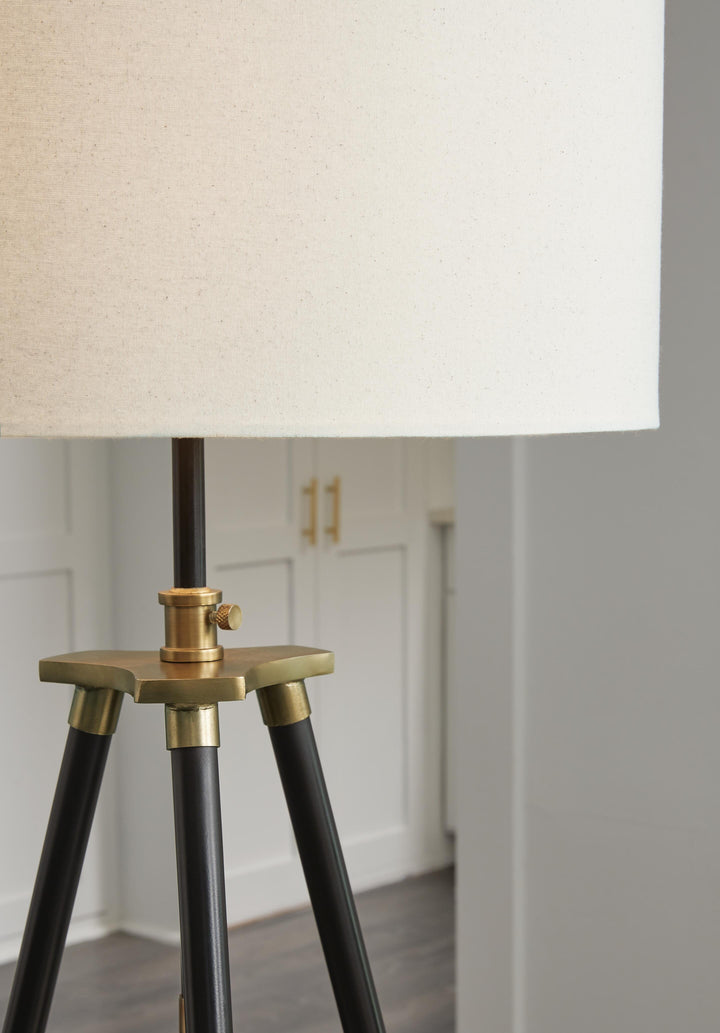 Cashner Floor Lamp - Black (3)