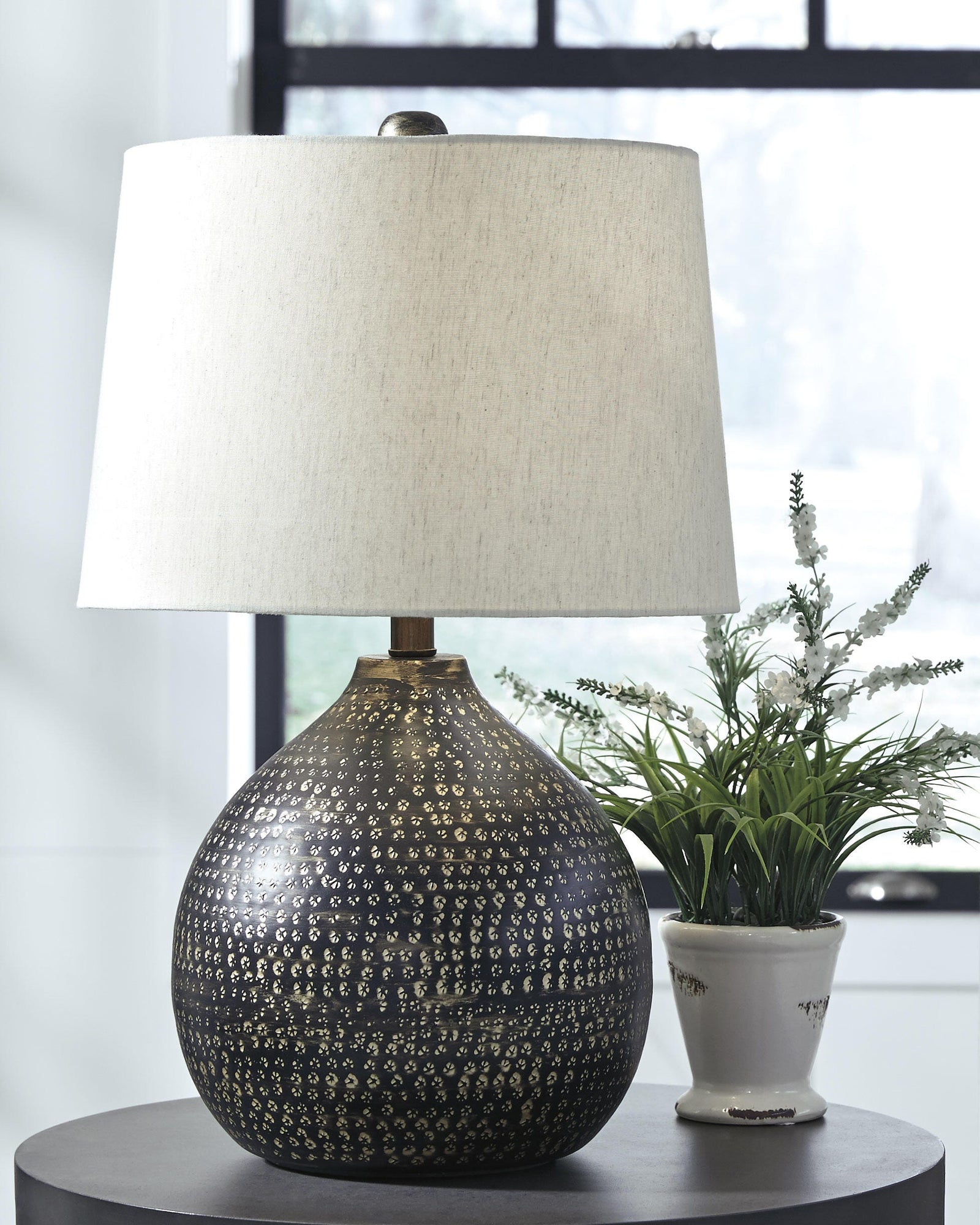 Maire Table Lamp - Black (2)
