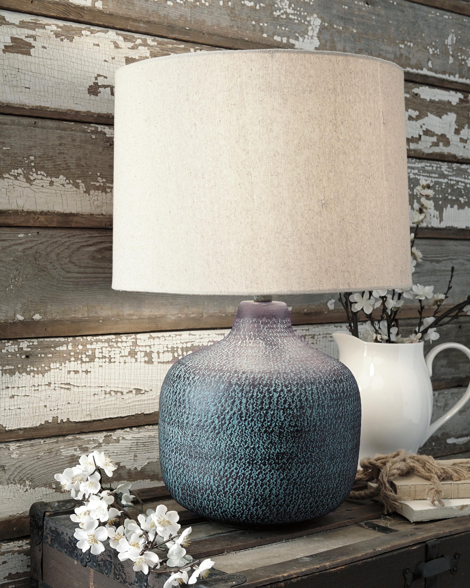 Malthace Table Lamp - Pearl Silver (2)