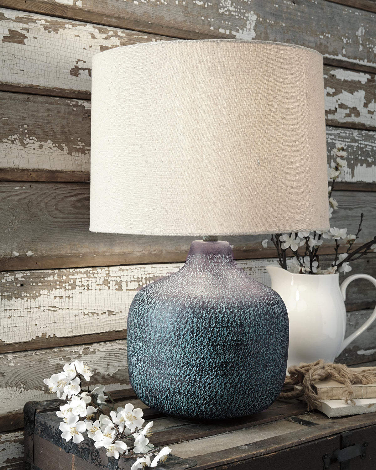 Malthace Table Lamp - Pearl Silver (2)