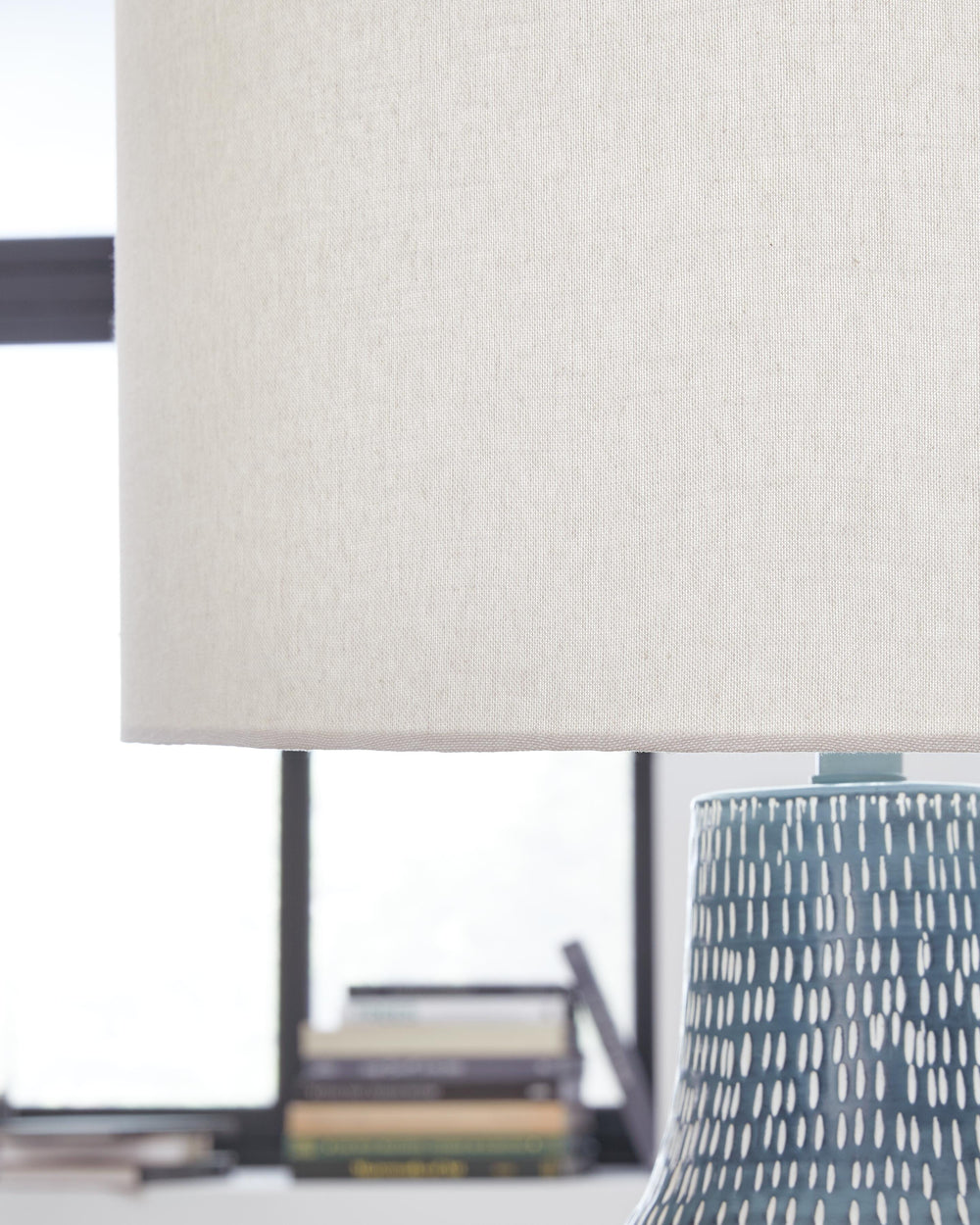 Schylarmont Table Lamp - Dark Gray (3)