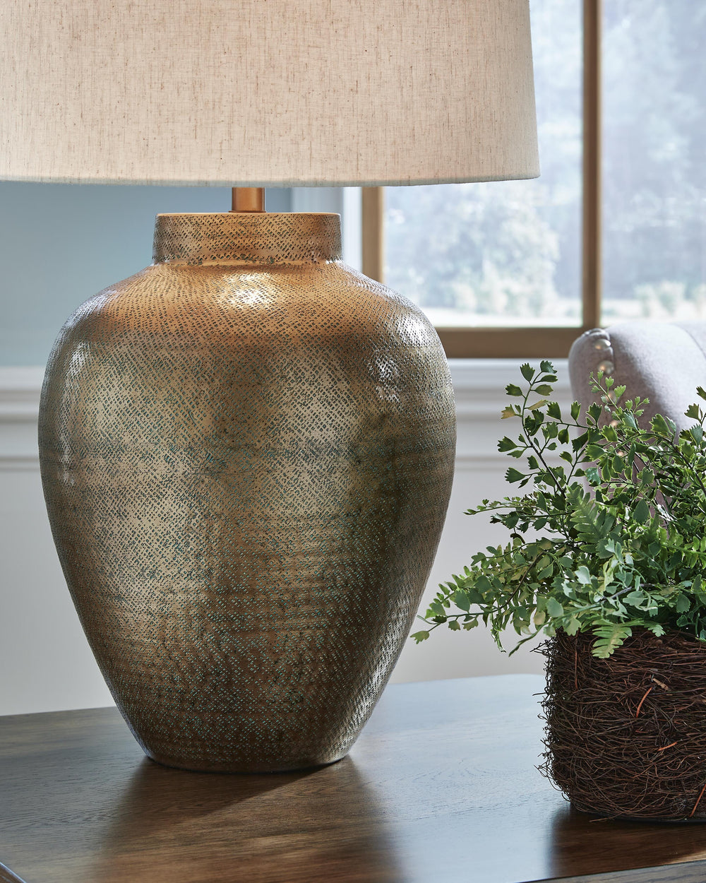 Madney Table Lamp - Gold (4)