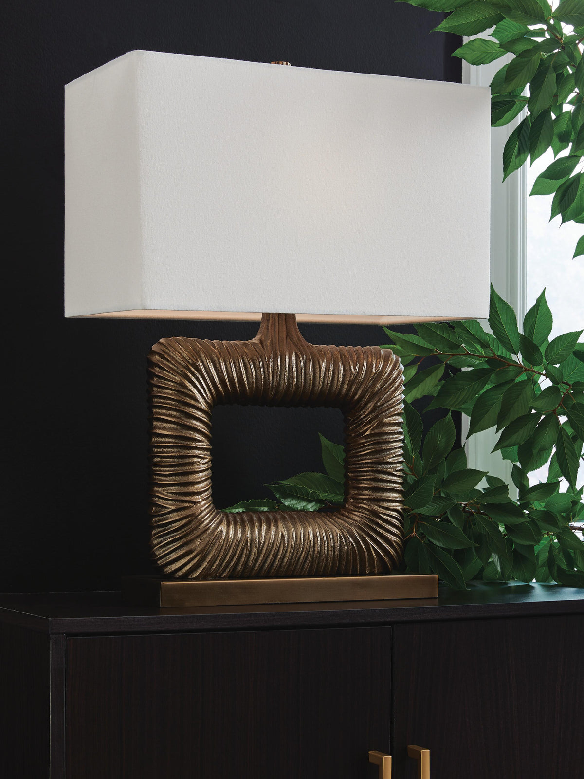 Garronby Table Lamp - Dark Brown (2)