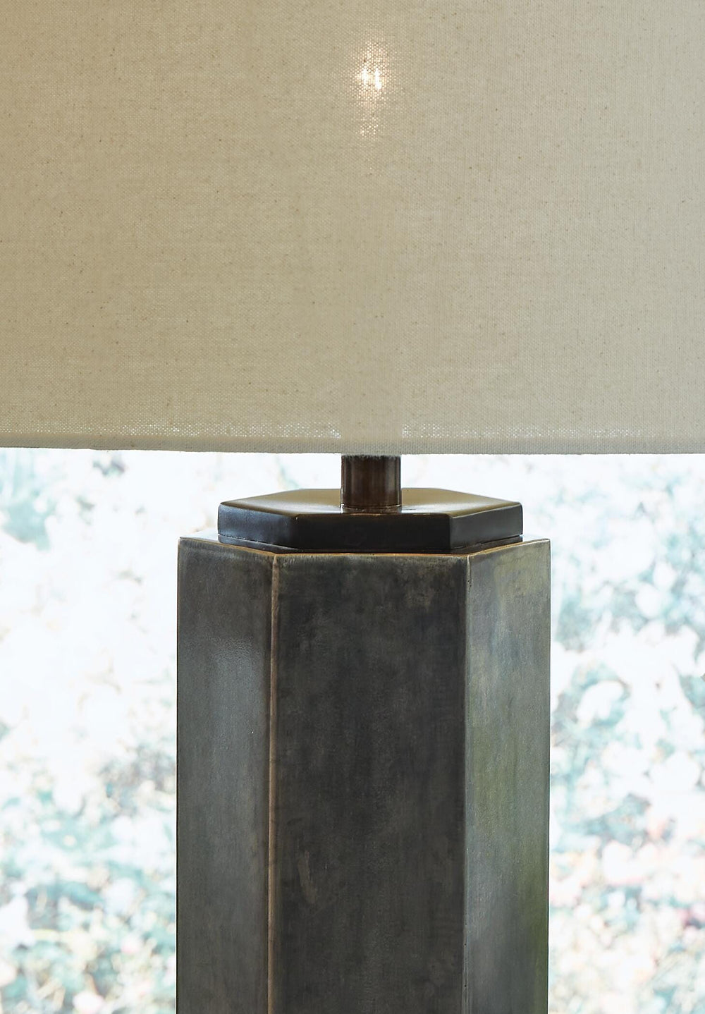 Dirkton Table Lamp - Black (3)