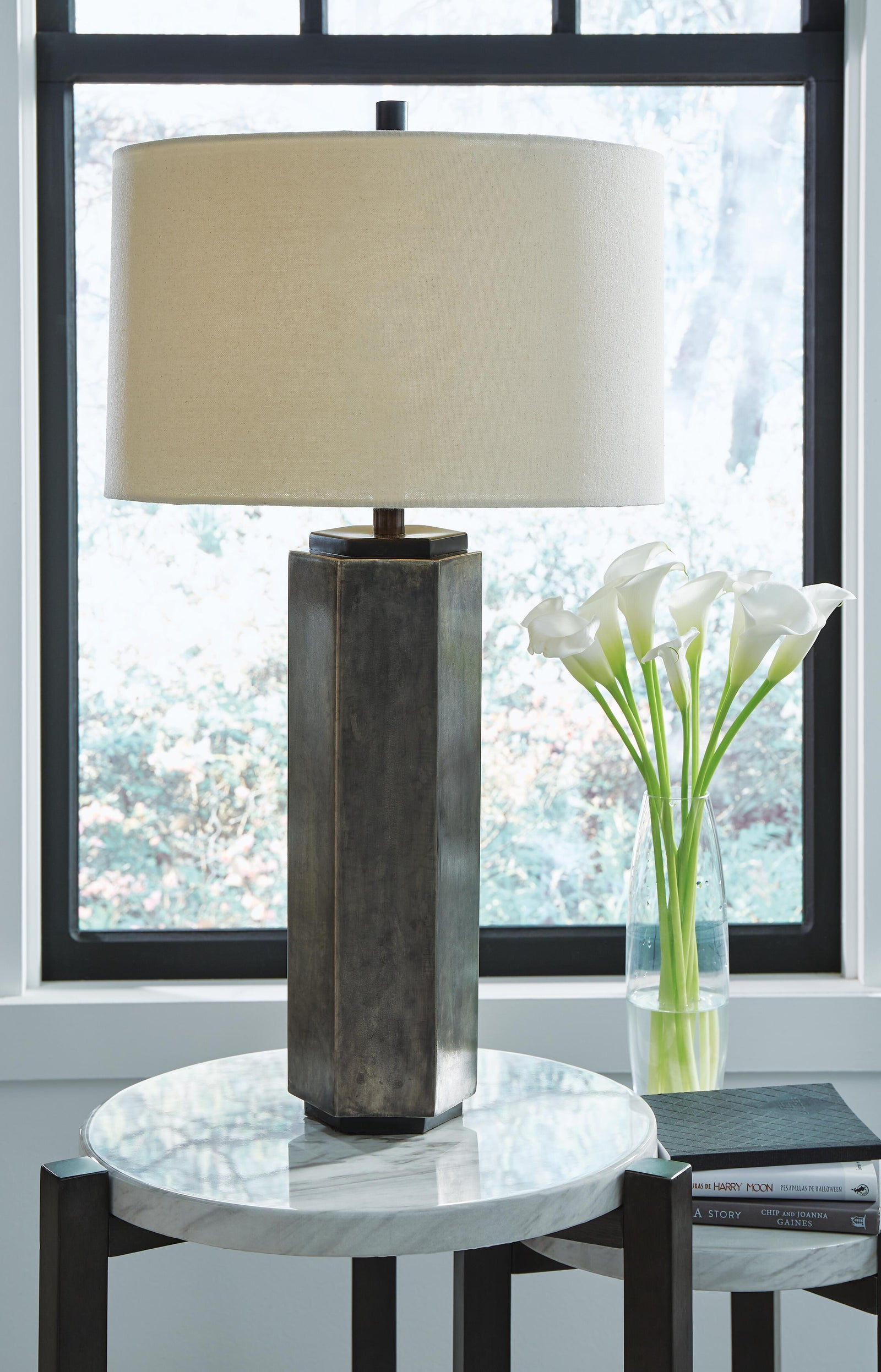 Dirkton Table Lamp - Black (2)