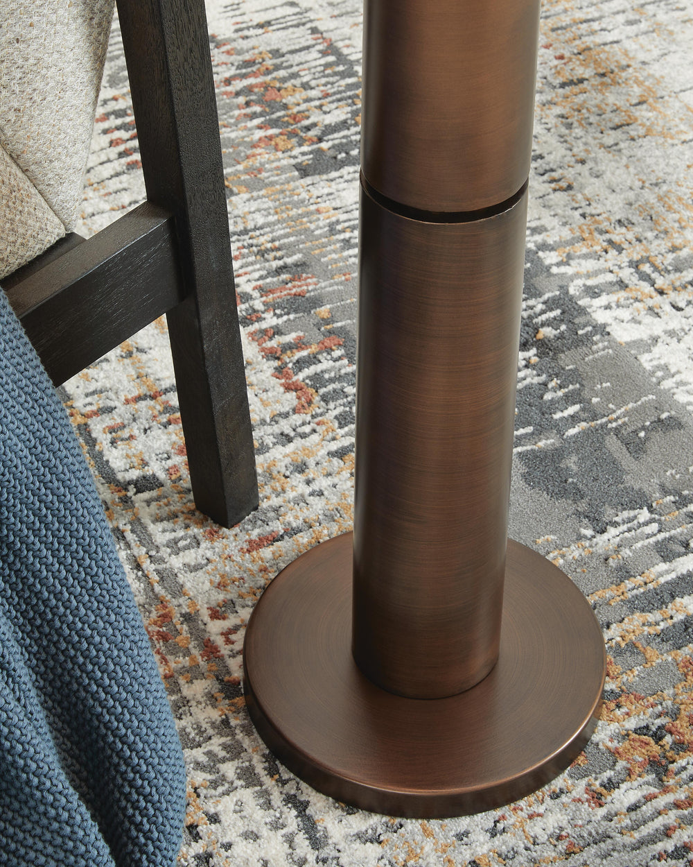 Wendfield Floor Lamp - Dark Brown (4)
