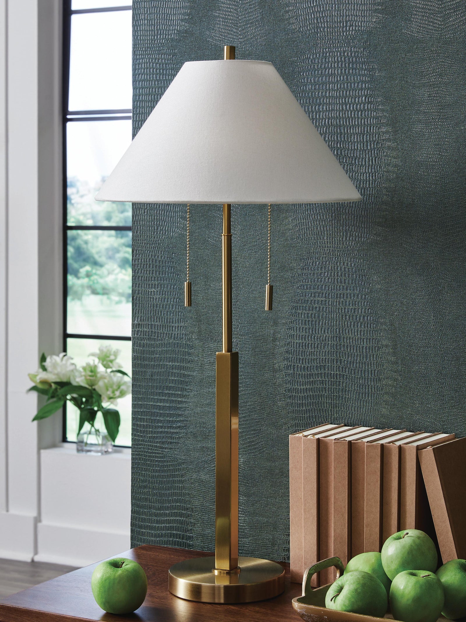 Haigwood Table Lamp - Gold (2)