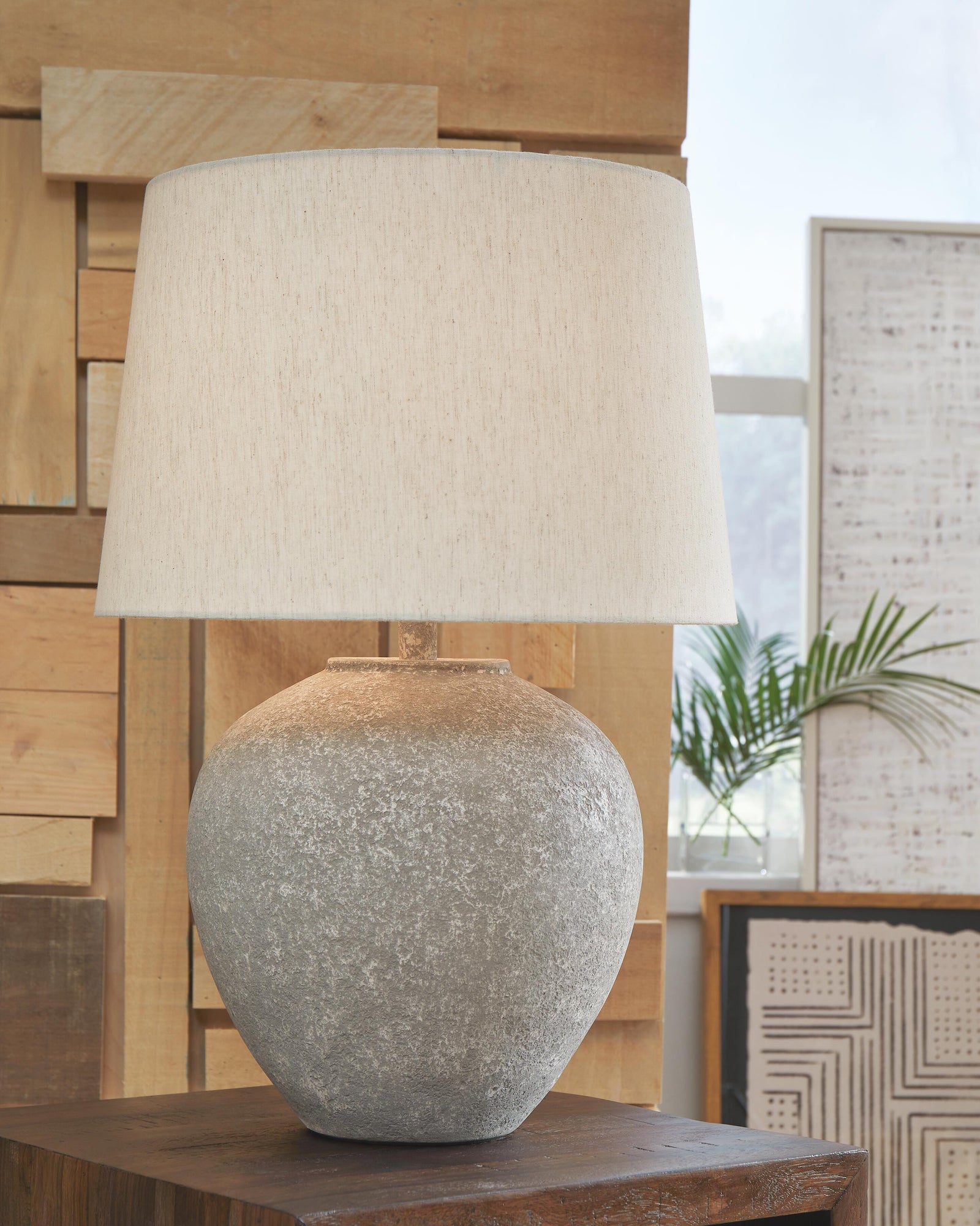 Dreward Table Lamp - Dark Gray (2)