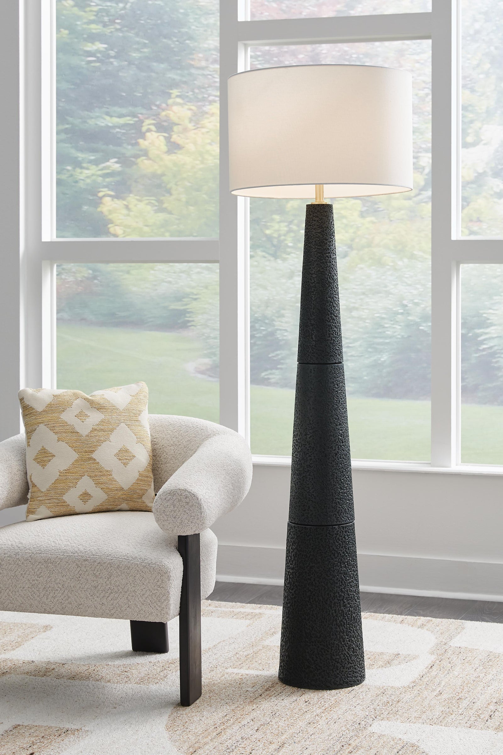 Hallburg Floor Lamp - Black (2)