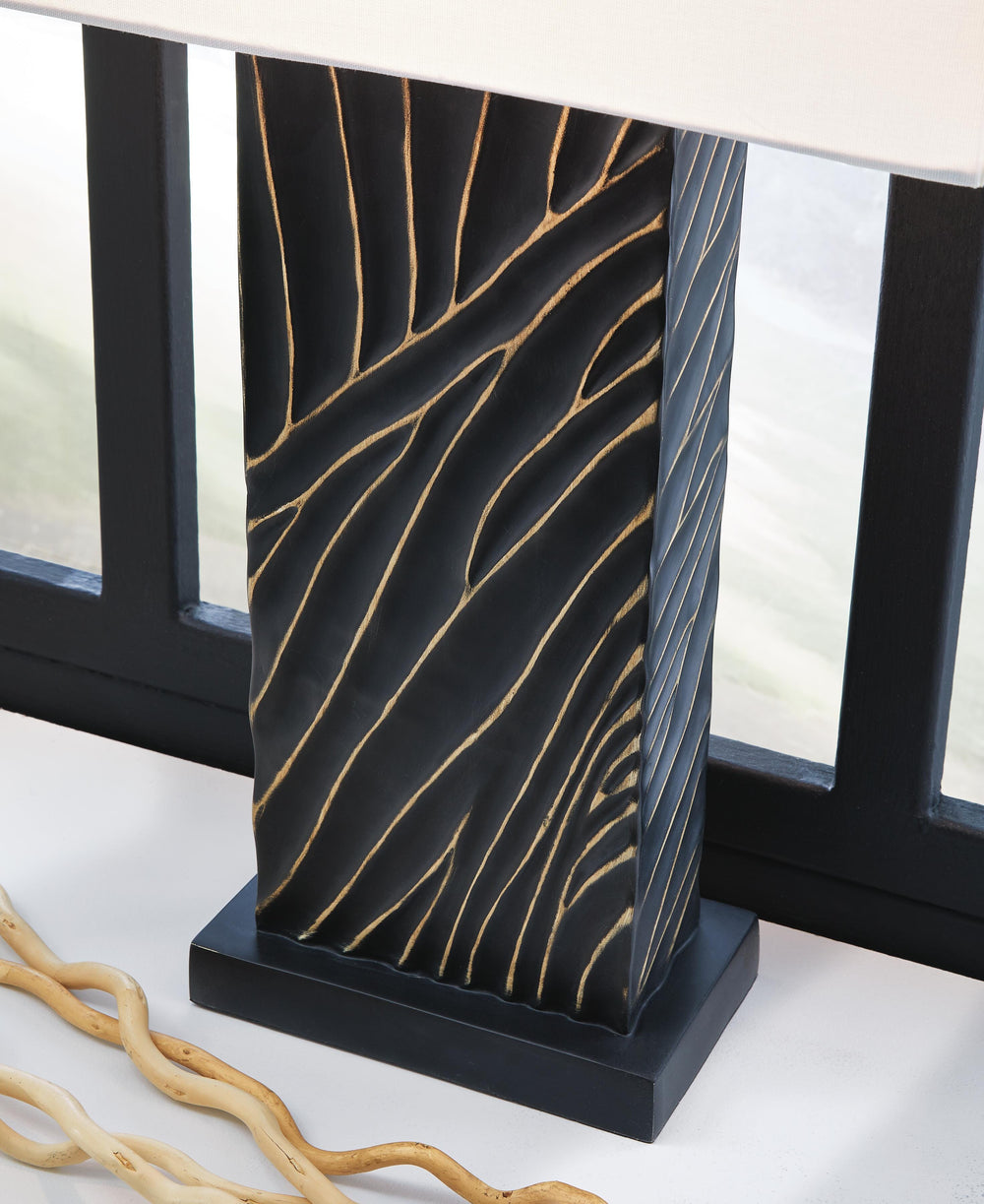 Bartlen Table Lamp - Black (4)