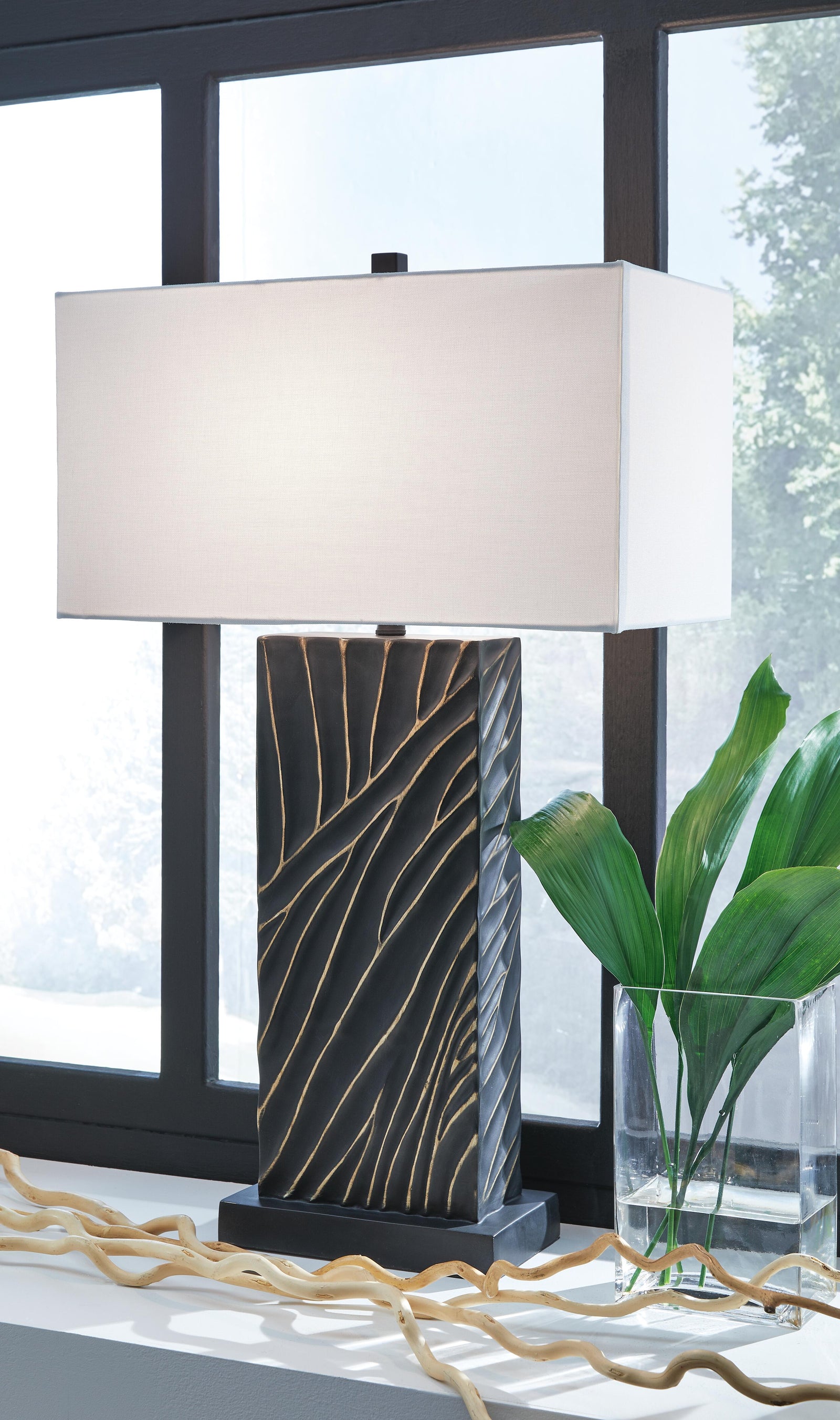 Bartlen Table Lamp - Black (2)