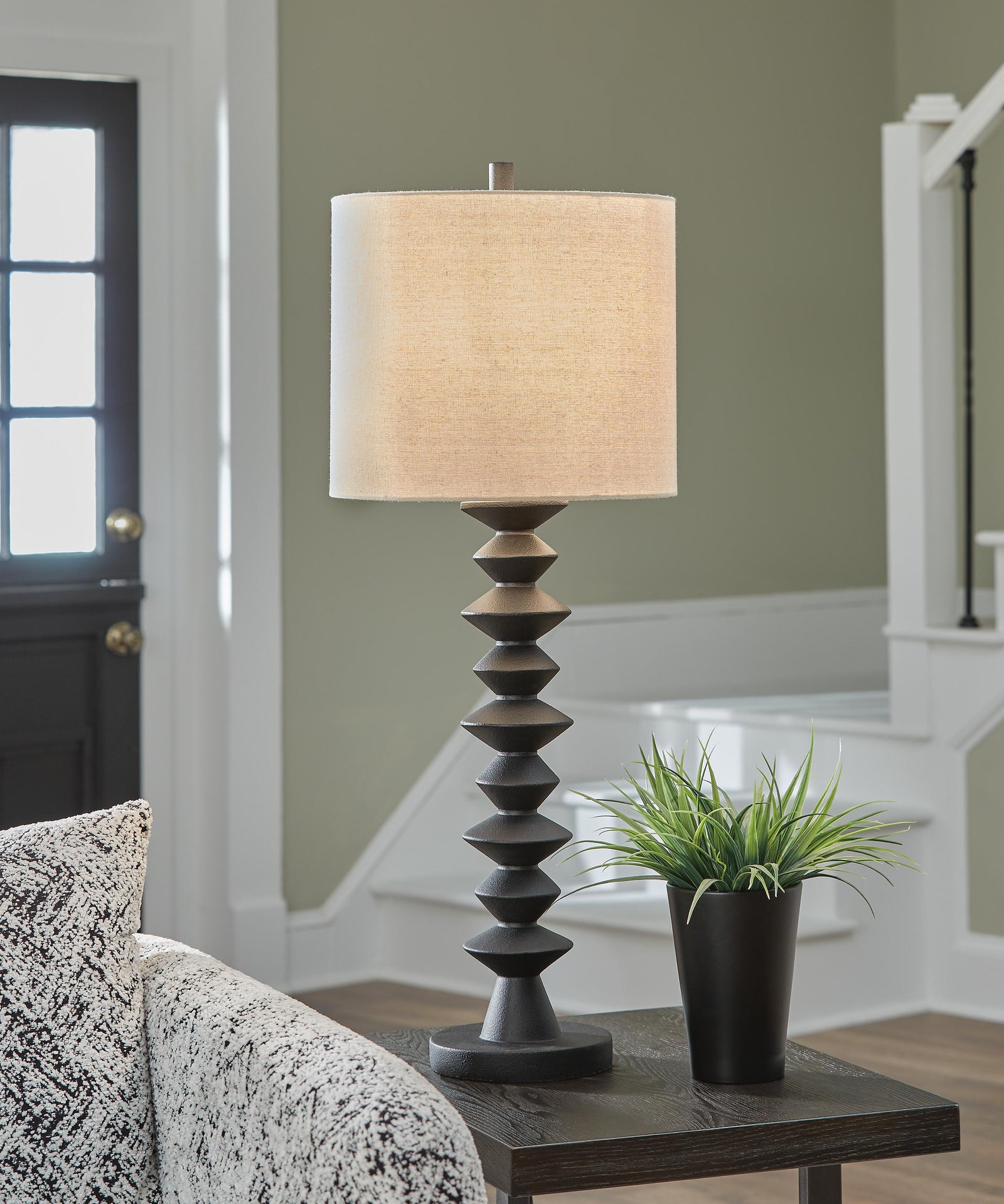 Luanndon Buffet Lamp - Black (2)