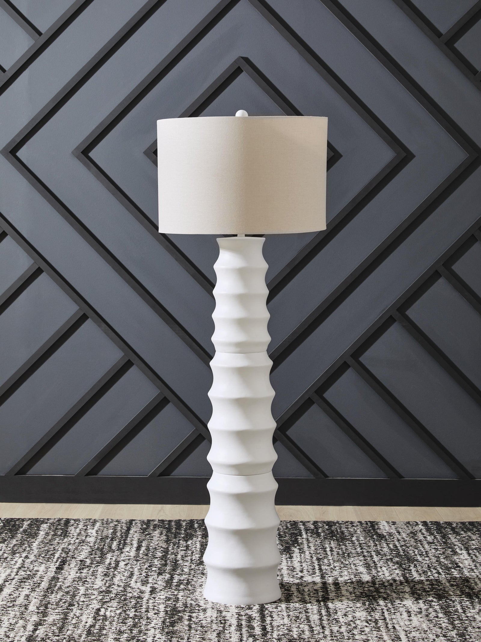 Veraleigh Floor Lamp - White (2)