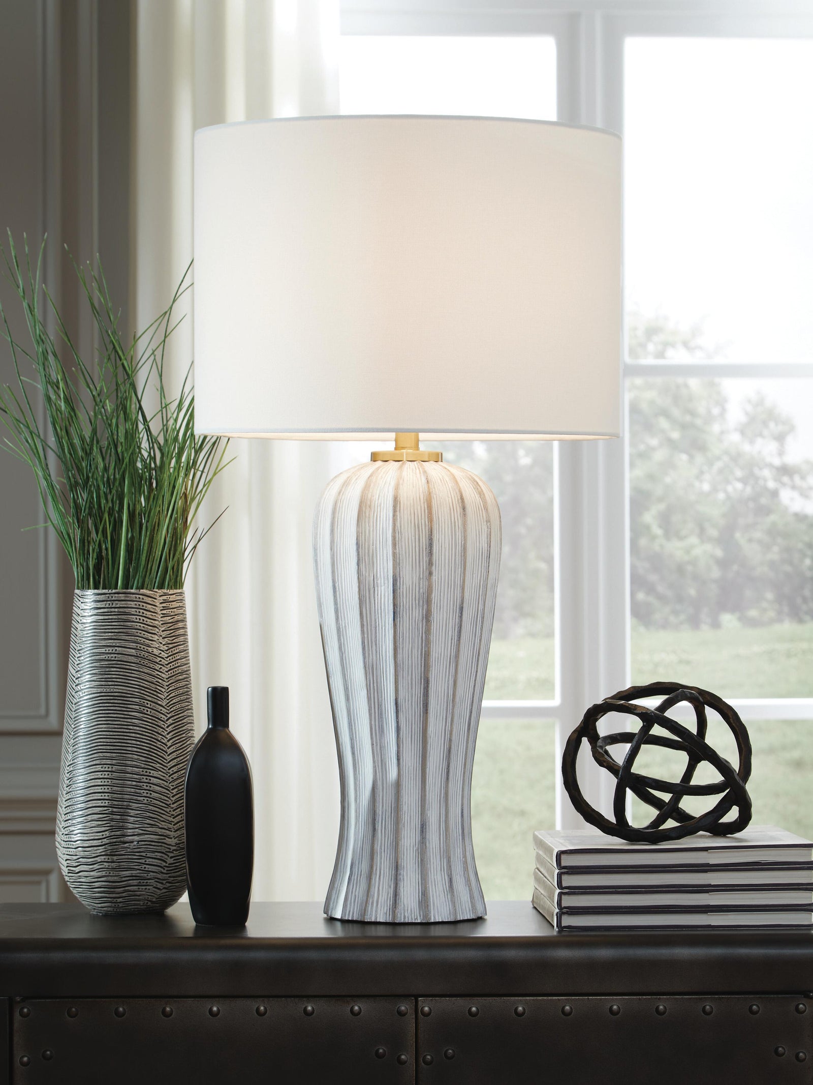 Lanwell Table Lamp - Gray (2)