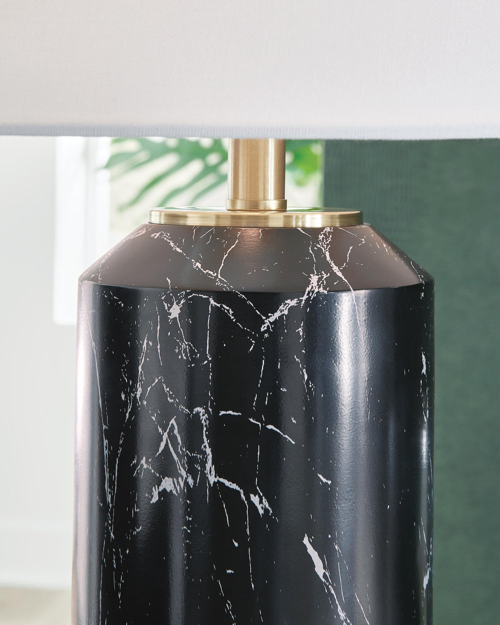 Hanzila Table Lamp - Black/Gold Finish (3)
