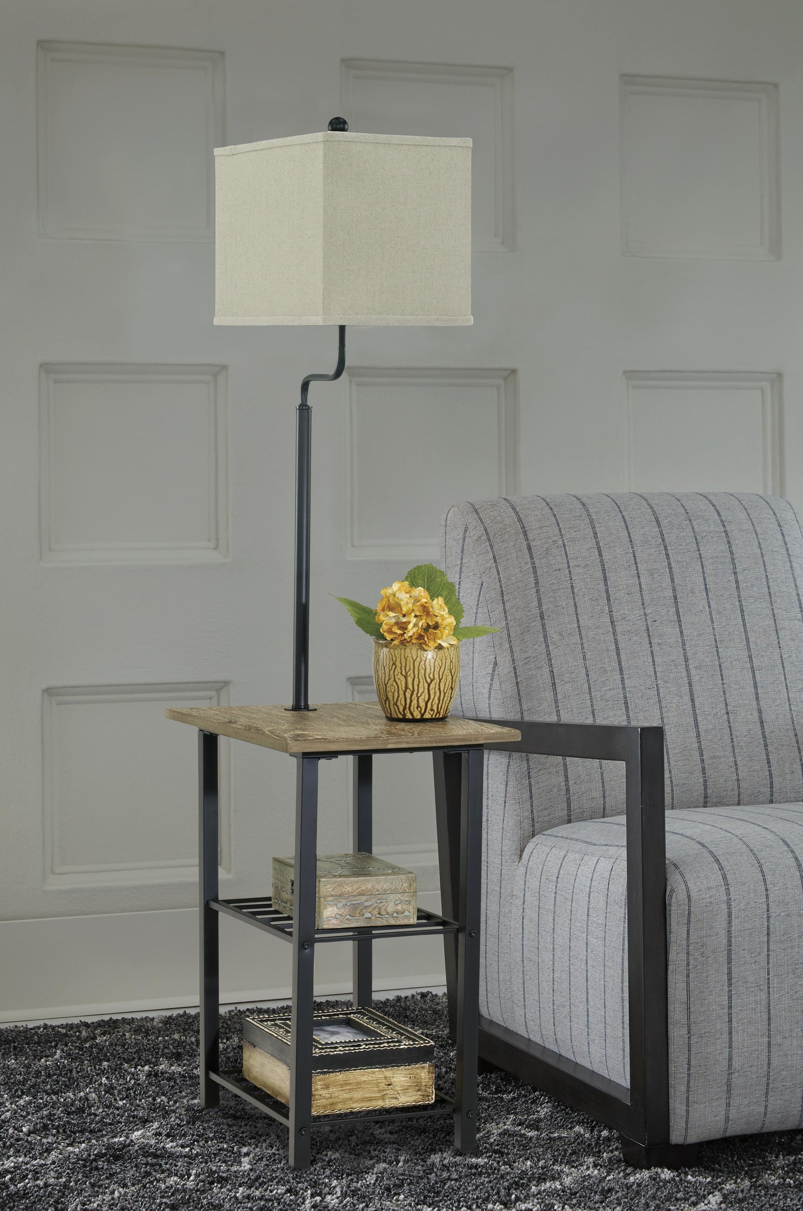 Shianne Floor Lamp - Black (2)