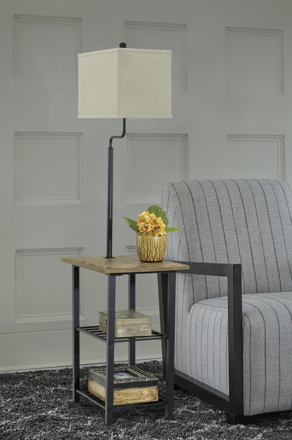 Shianne Floor Lamp - Black (2)