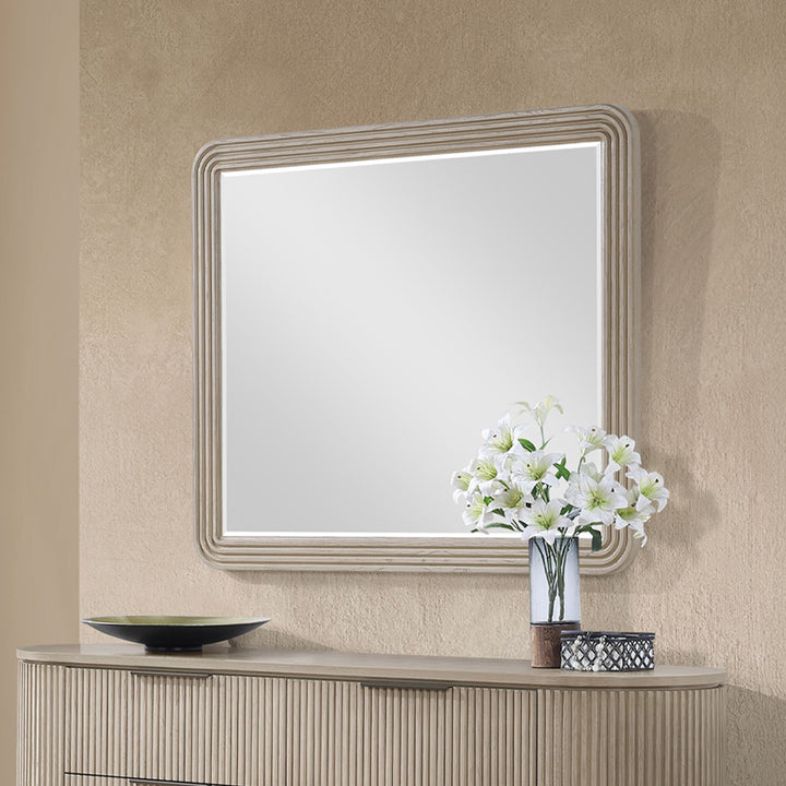 Leanna Mirror