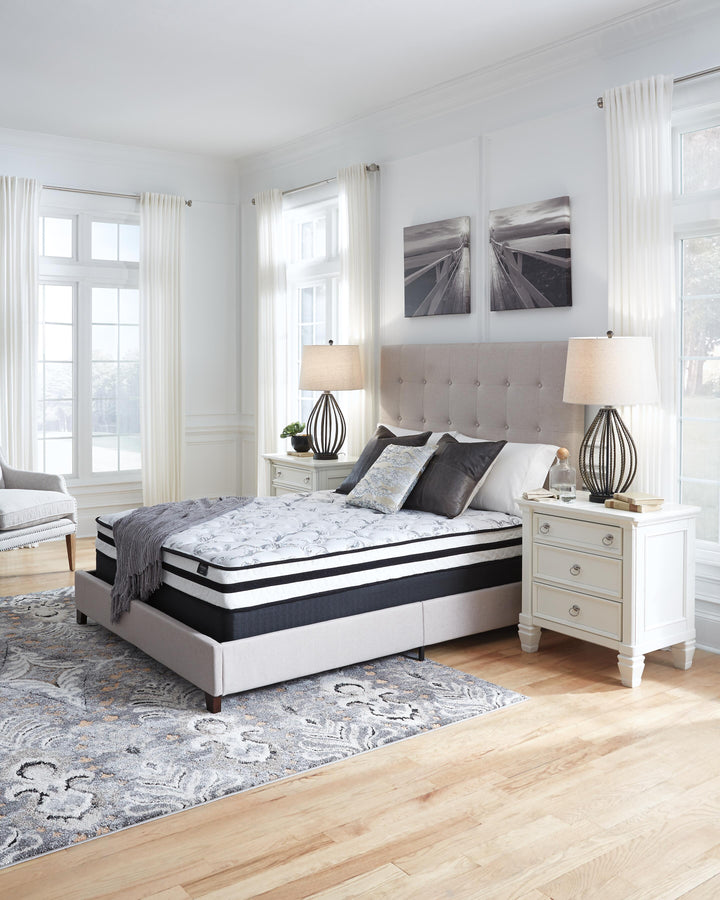 8 Inch Chime Innerspring Queen Mattress in a Box - White (9)