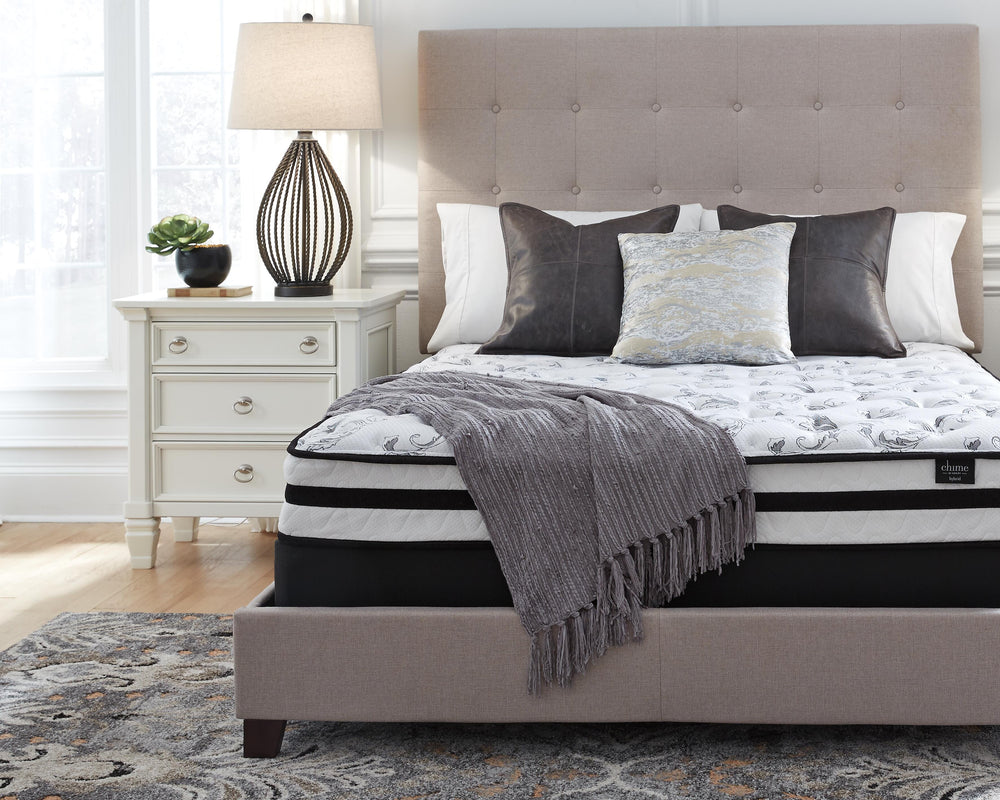 8 Inch Chime Innerspring Queen Mattress in a Box - White (11)