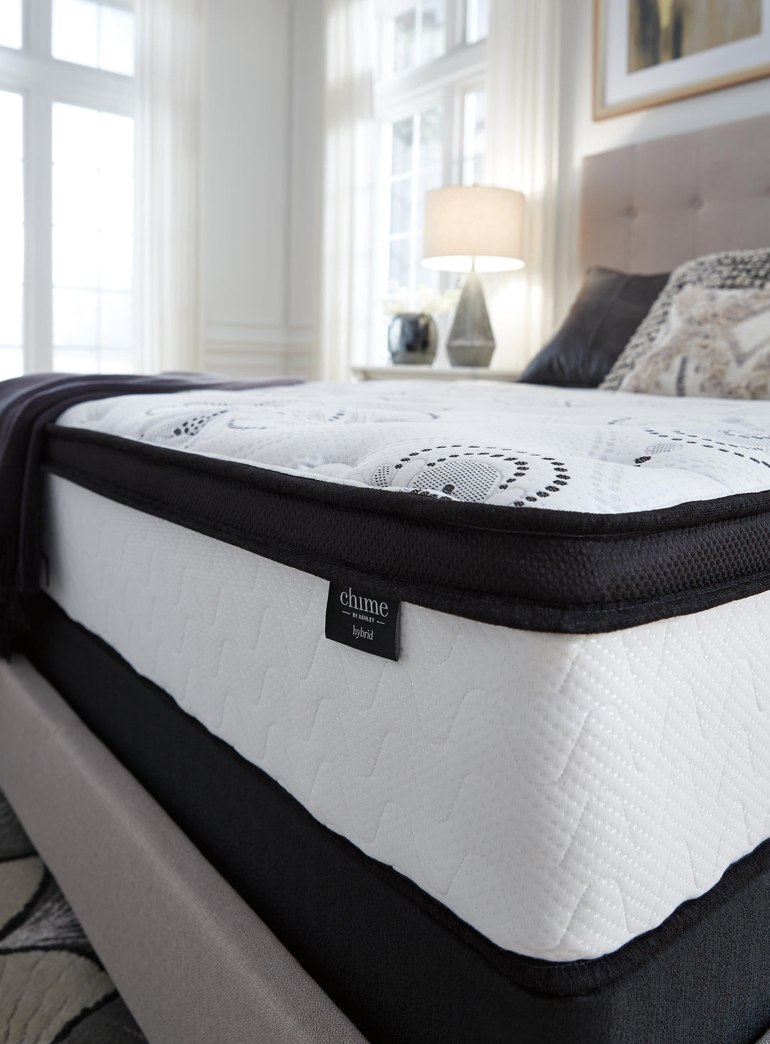 Chime 12 Inch Hybrid Queen Mattress in a Box - White (9)