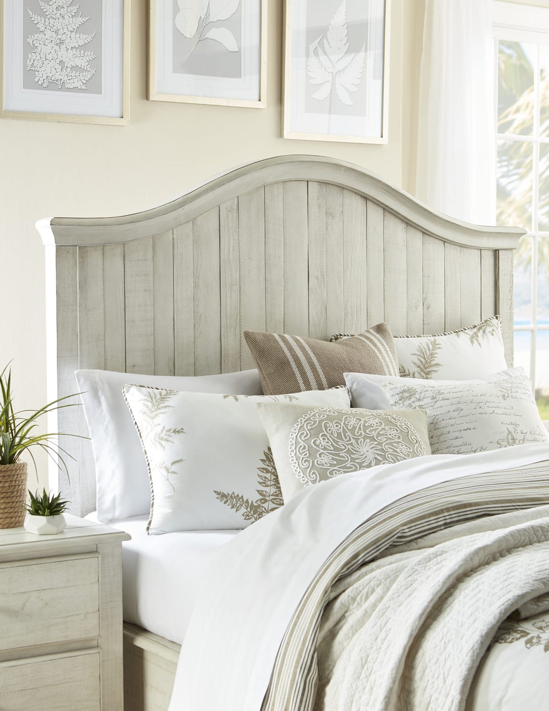 Ella Solid Wood California-King Crown Bed in White Wash – view 4
