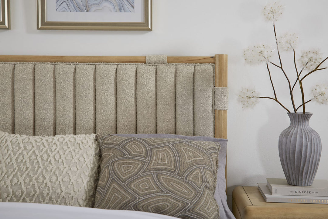 Furano Full-size Upholstered Panel Bed in Ginger and Brun Boucle – view 2